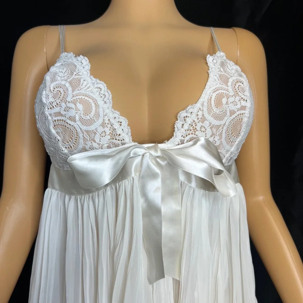 Victoria's Secret White Lace Babydoll Lingerie Chemise Bow Accent Size Large